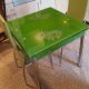 Szklany zielony rozkładany stół